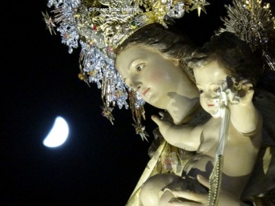 La Virgen del Carmen bendice a Beniaján desde la calle&nbsp;Mayor