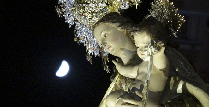 La Virgen del Carmen bendice a Beniaján desde la calle&nbsp;Mayor